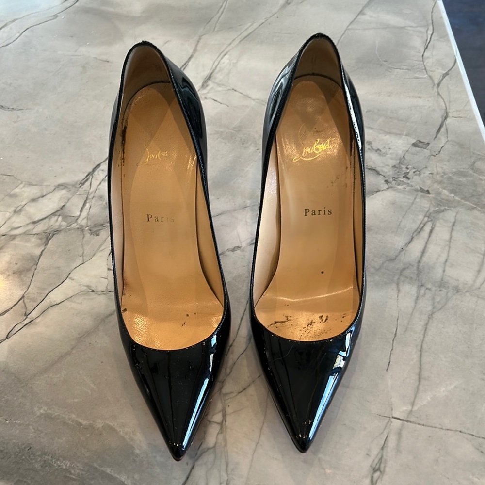 Christian Louboutin size 39 black patent leather pump